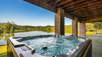 Baignoire à remous extérieure