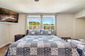 7 bedrooms, iron/ironing board, WiFi, bed sheets