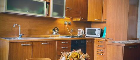 Réfrigérateur, micro-ondes, lave-vaisselle