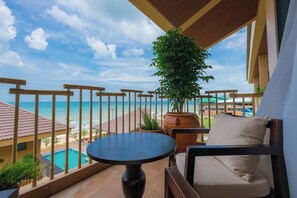 Deluxe Double or Twin Room, Sea View | Pemandangan pantai/laut