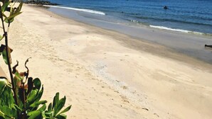 A beach with clear blue water and a sandy shore. - Pandora Beach Mui Ne Retreat (Mui Ne)