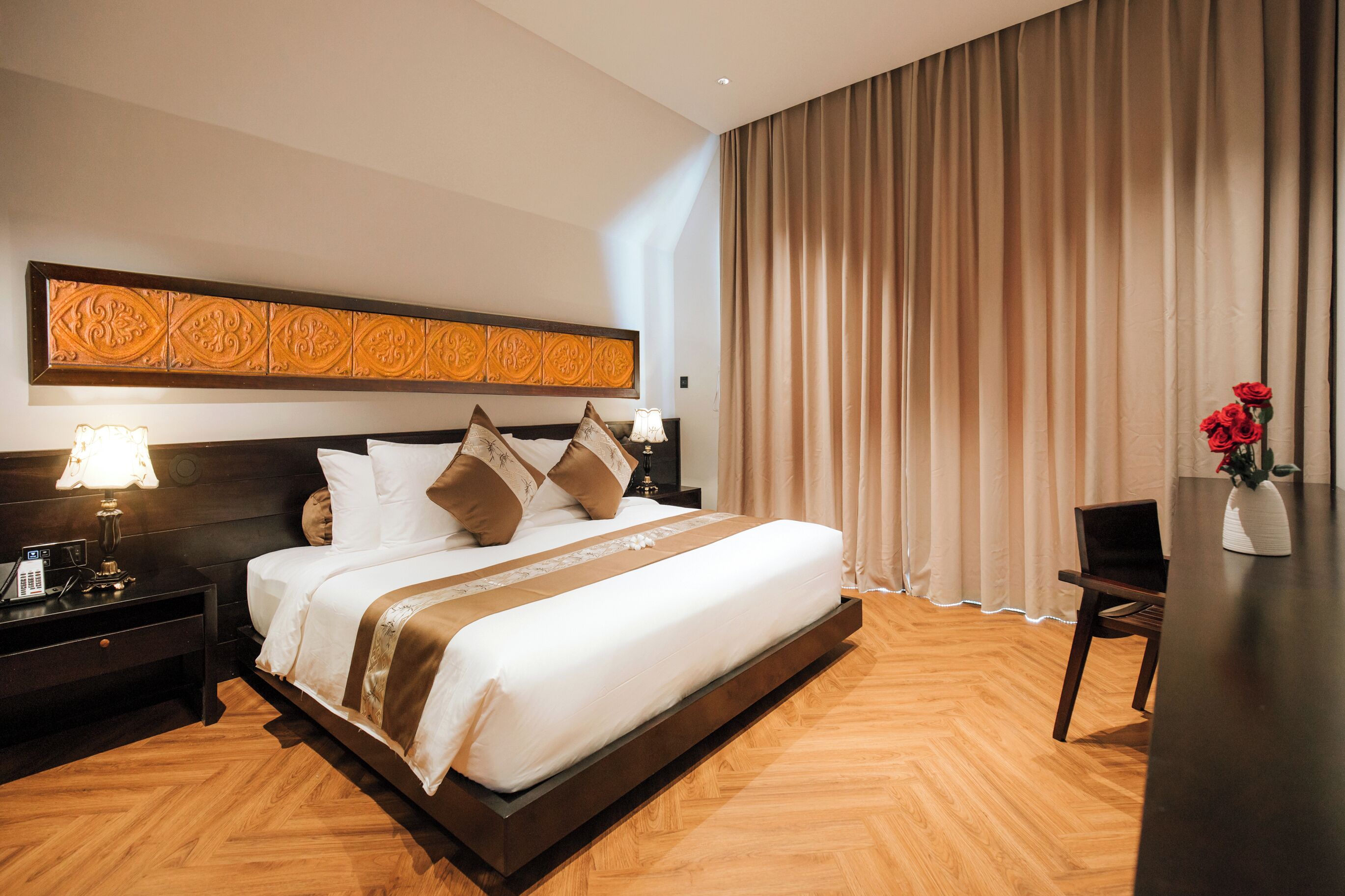 Deluxe-Zweibettzimmer, eingeschränkter Meerblick | Minibar, Zimmersafe, schallisolierte Zimmer, kostenloses WLAN