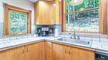 Micro-ondes, four, plaque de cuisson, lave-vaisselle