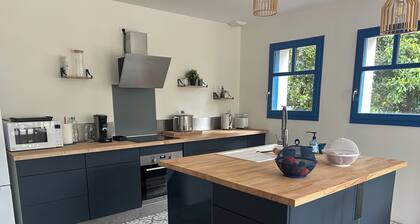 New house, 3 double bedrooms with private bathroom. View of Château de Suscinio.