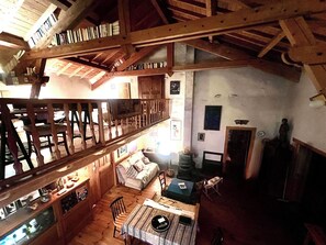 Living area - Spacieuse maison en pierre de taille nichée à la lisière de la forêt! (Ambert)