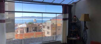 vista al lago y ciudad, amanecer hermoso 6 persona