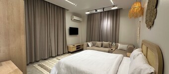 Chic Studio 4 in beautiful New Cairo City with WiFi, AC