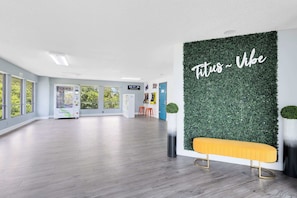 Interior - Palm Paradise - Nasa Pool Bbq Gym Games (Titusville)