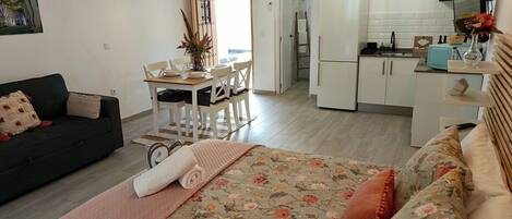 1 bedroom, iron/ironing board, Internet, bed sheets