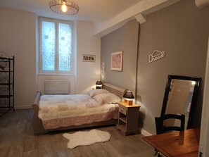 1 bedroom, desk, travel cot, free WiFi