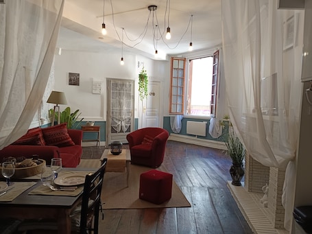 スマートテレビ、書庫、ミュージックライブラリ. Le Liberté, private apartment