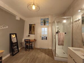 Shower, eco-friendly toiletries, hair dryer, towels