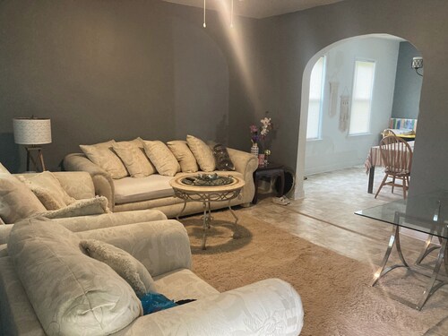 CHARMING 3-BEDROOM HOUSE/ A ROOM FOR RENT, with WiFi, AC in lovely Cleveland.