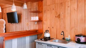 Family Villa, Balcony, Mountain View | Private kitchen