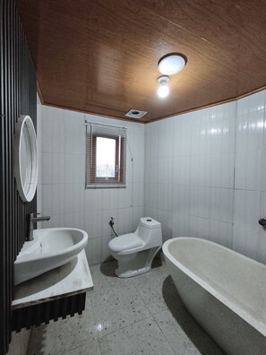 Family Villa, Balcony, Mountain View | Bathroom | Slippers - Kizuna Villa Dieng (Dieng Kulon)