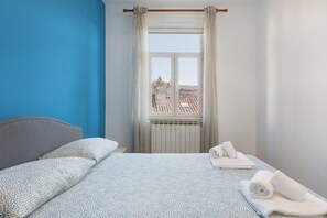 2 bedrooms, iron/ironing board