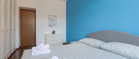 2 bedrooms, iron/ironing board