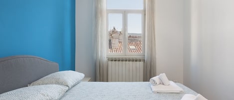 2 chambres, fer et planche Ă repasser