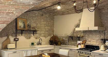 Cozy, Artistic One-Bedroom Retreat in Todi- Ground Floor Charm at Nido di Gufi
