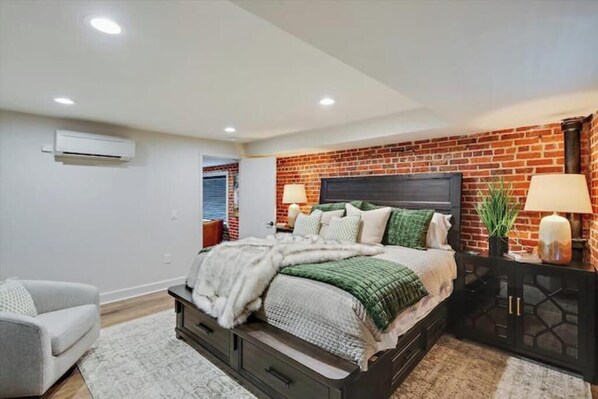 6 bedrooms, WiFi, bed sheets