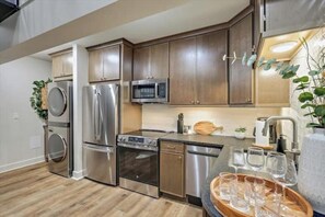 Microwave, oven, stovetop, dishwasher - Bohemian Luxury-Downtown Jackson: Chic, industrial lofts in heart of the city! (Jackson)