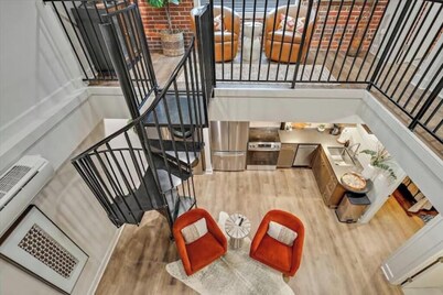 Bohemian Luxury-Downtown Jackson: Chic, industrial lofts in heart of the city!