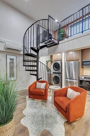 Interior - Bohemian Luxury-Downtown Jackson: Chic, industrial lofts in heart of the city! (Jackson)