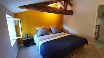 3 habitaciones, tabla de planchar con plancha, cuna de viaje y wifi