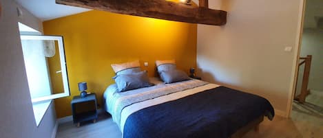 3 slaapkamers, een strijkplank/strijkijzer, reisbedje, wifi