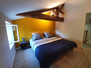 3 slaapkamers, een strijkplank/strijkijzer, reisbedje, wifi