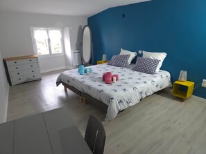 3 chambres, fer et planche à repasser, lit parapluie, Wi-Fi