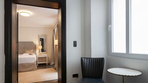 Room - Modern apartment with private outdoor space (Trieste)