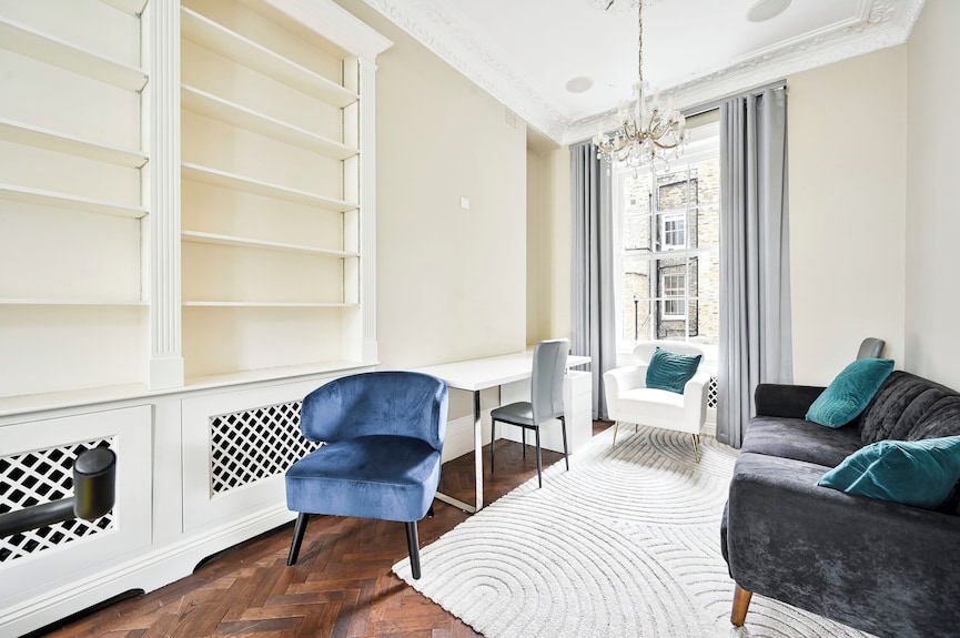 Spacious House, Central Location With 4 Rooms/5 King Beds, - Greenwich