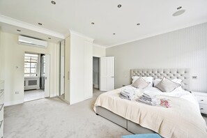 4 slaapkamers, een strijkplank/strijkijzer, wifi, beddengoed