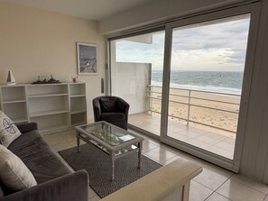 TV, table tennis - Apartment facing the large beach (Quiberon)