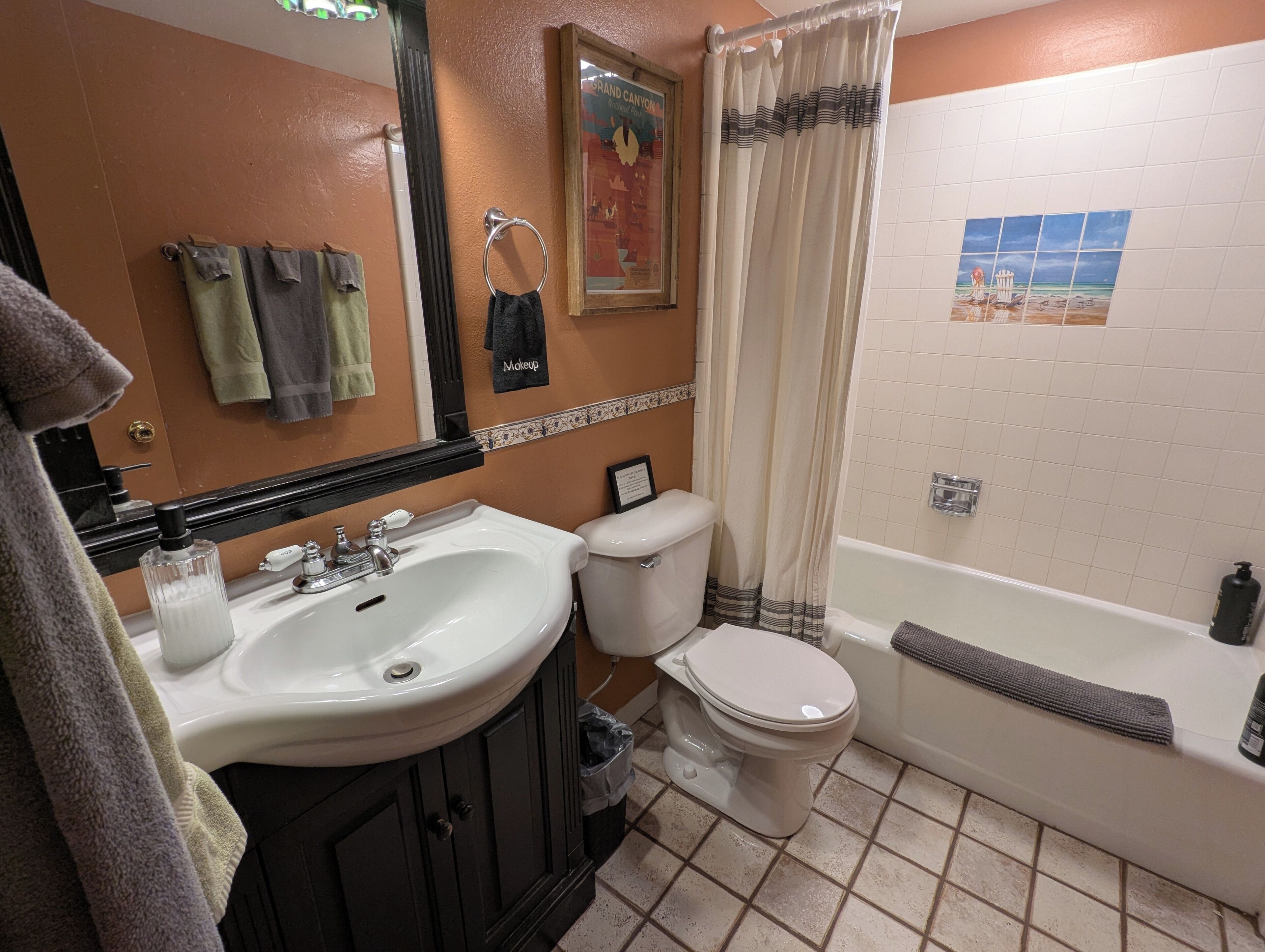 Haartrockner, Handtücher, Seife, Shampoo