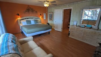 2 bedrooms, travel cot, free WiFi, bed sheets