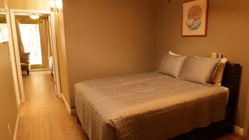 2 bedrooms, travel crib, free WiFi, bed sheets