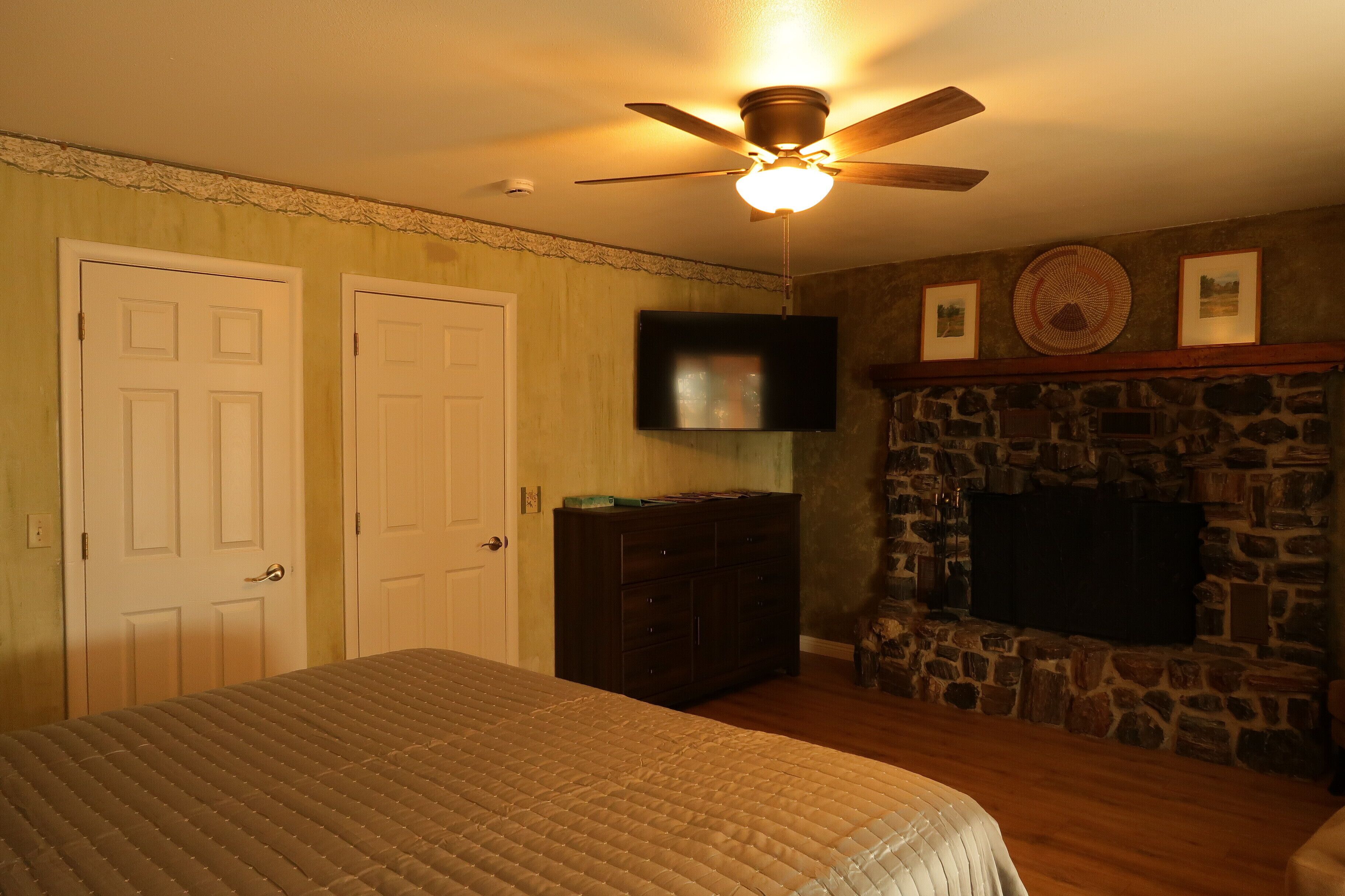 2 bedrooms, travel cot, free WiFi, bed sheets