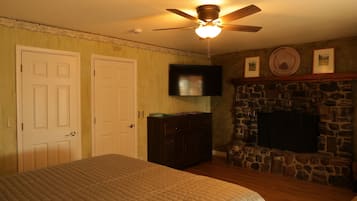 2 bedrooms, travel cot, free WiFi, bed sheets