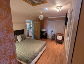 2 Schlafzimmer, Reisekinderbett, kostenloses WLAN, Bettwäsche