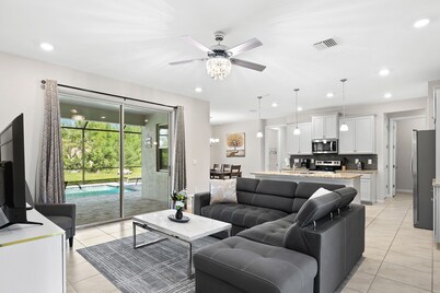 Newley Built/Heated Pool/Pet Friendly