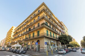 Exterior - Urban Base Garibaldi by NapoliApartments (Naples)