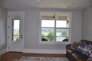 Smart-TV, peis og bordtennis