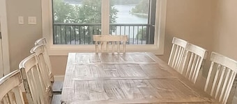 LAKEVIEW OASIS at floating mill park on center hill lake