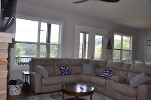 Smart TV, fireplace, ping pong - LAKEVIEW OASIS at floating mill park on center hill lake (Silver point)