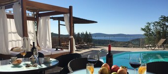 Villa with Pool and Stunning Sea View
