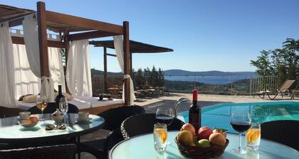 Villa with Pool and Stunning Sea View
