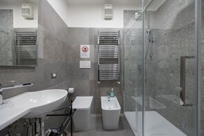 Dusche, Bidet, Shampoo