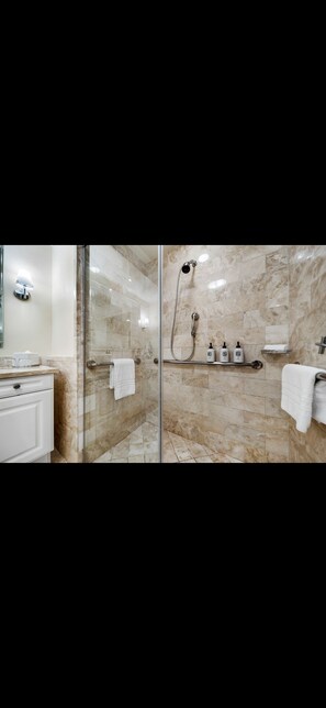 Hårføner, bidé, håndklær og såpe